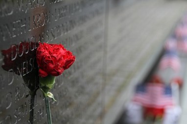 vietnam-wall-memorial-1497266_640